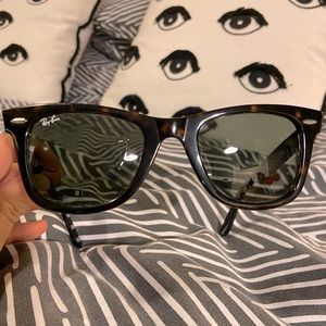 Ray-ban Wayfarer Tortoiseshell Sunglasses